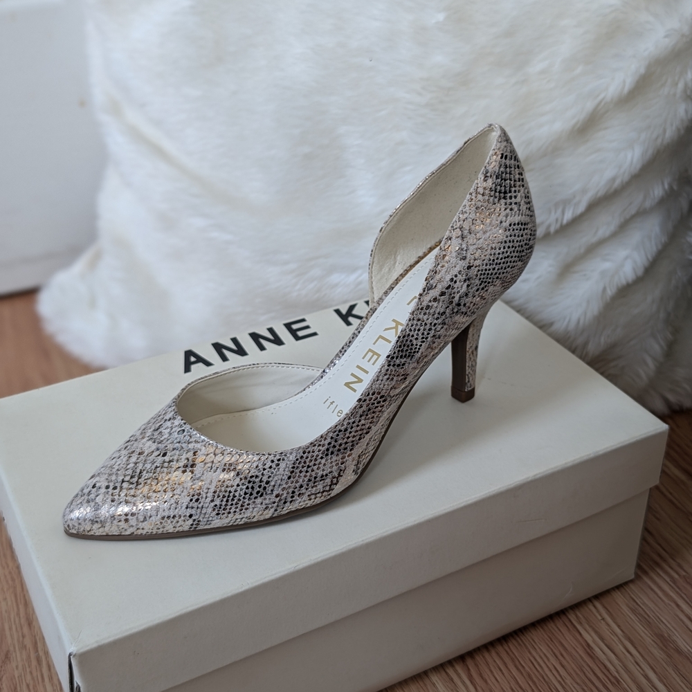 New Anne Klein Metallic Gold Snakeskin Pattern High Heels